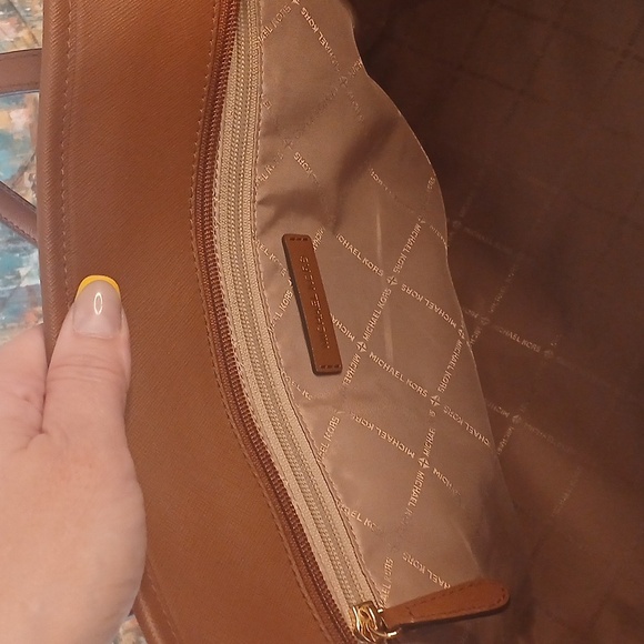 ✈️BRAND NEW!! Michael Kors Logo Jetset Brown and Cream XXl Tote Bag DUFFLE - Picture 11 of 12